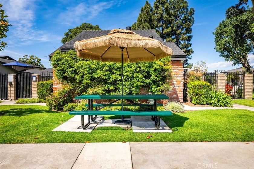 Welcome to this newly updated 2 bedroom/1 bath condo in the - photo 28