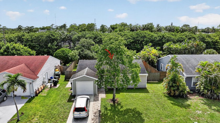 Welcome to this beautifully redone 2 bed 2 bath home with an - photo 31