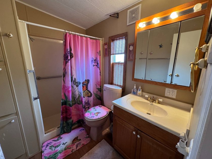 This beautiful, well-maintained home is the one! If you're - photo 38