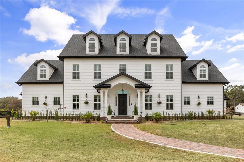 Three separate living quarters. Nearly five acres. Resort-style - photo 4