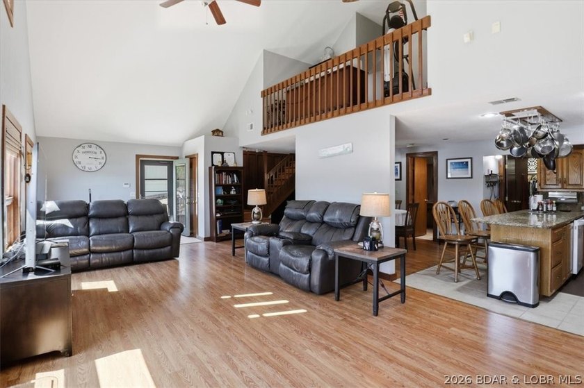Discover a revitalized lakefront getaway situated at the 61.5 - photo 9