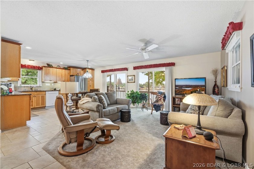 Discover the perfect blend of lakefront relaxation and - photo 5