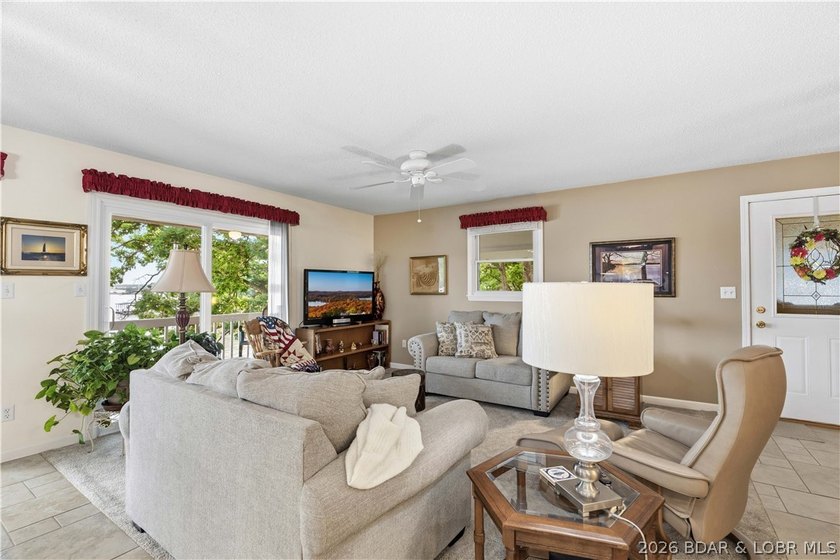 Discover the perfect blend of lakefront relaxation and - photo 6