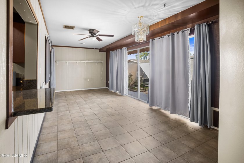 SHORT SALE. Spacious and hard to find 3-bedroom townhome end - photo 9