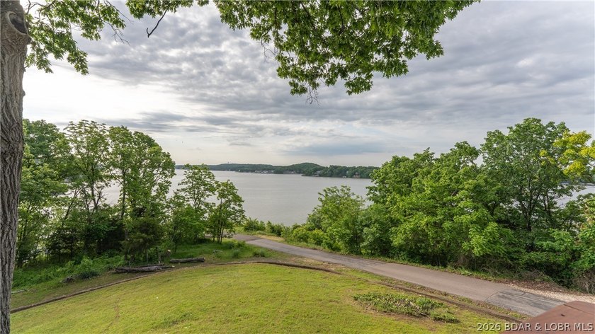 Check out that View! This beautifully maintained 3-bedroom - photo 2