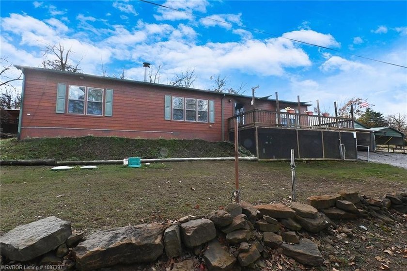 Dream property awaits! This 3 bedroom 2 bath custom built - photo 2