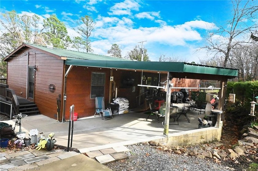 Dream property awaits! This 3 bedroom 2 bath custom built - photo 9