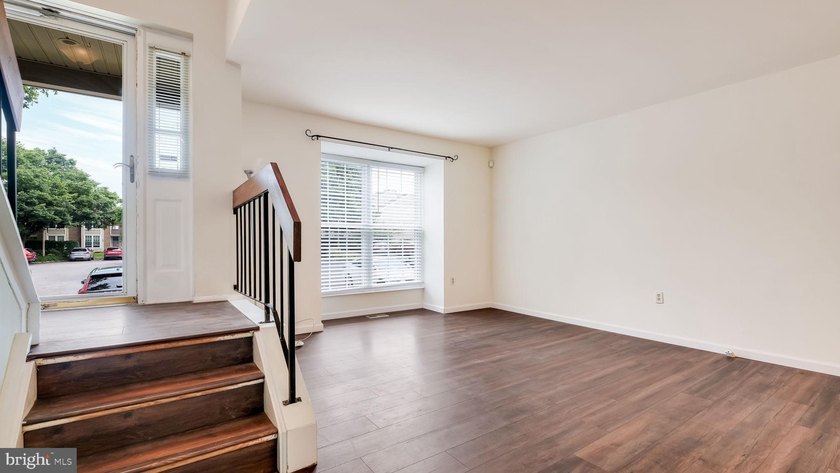 Don't wait to take a look at this 1,374 square foot 3 Bedroom 2 - photo 5