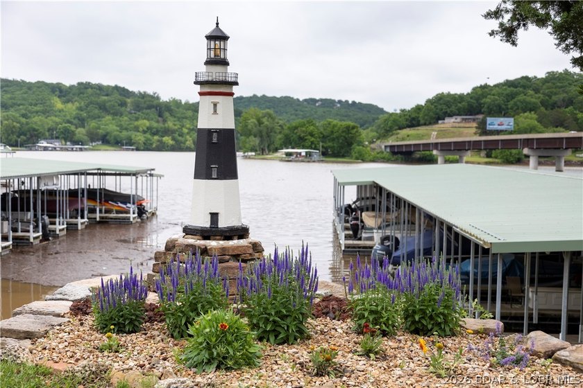 Sitting on a bluff over the majestic Big Niangua, The Lighthouse - photo 6
