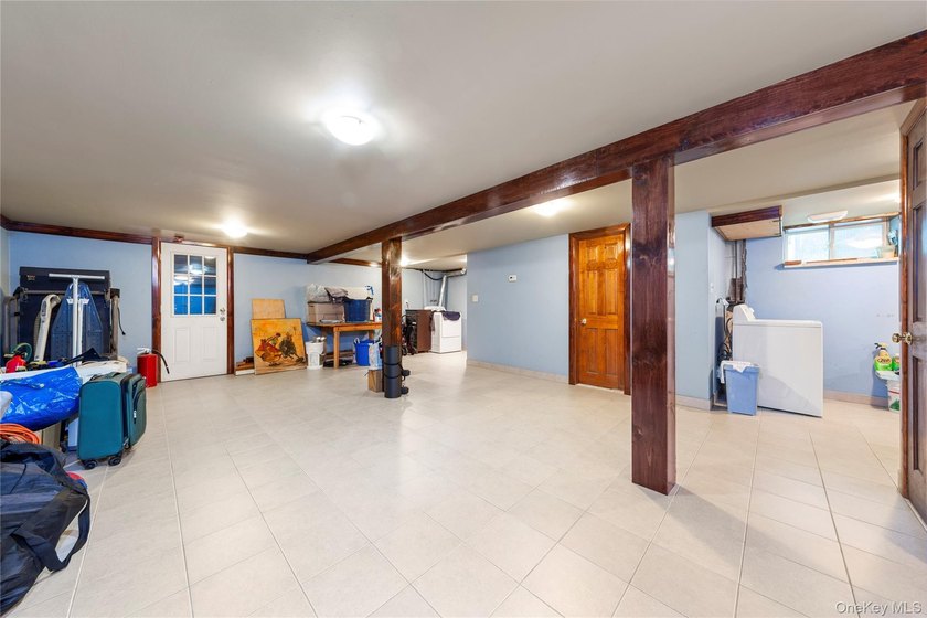 Discover refined comfort in this single-family home, perfectly - photo 11