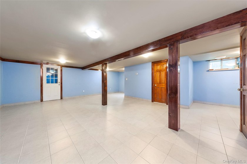 Discover refined comfort in this single-family home, perfectly - photo 12