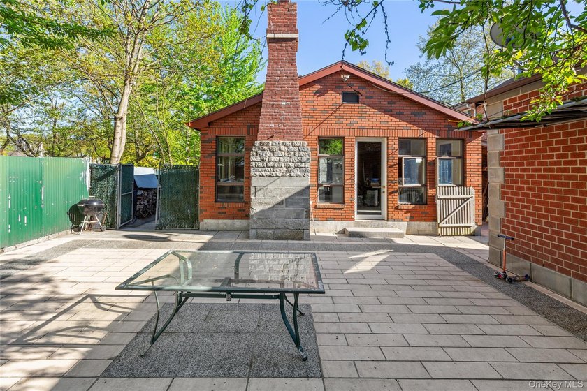 Discover refined comfort in this single-family home, perfectly - photo 25