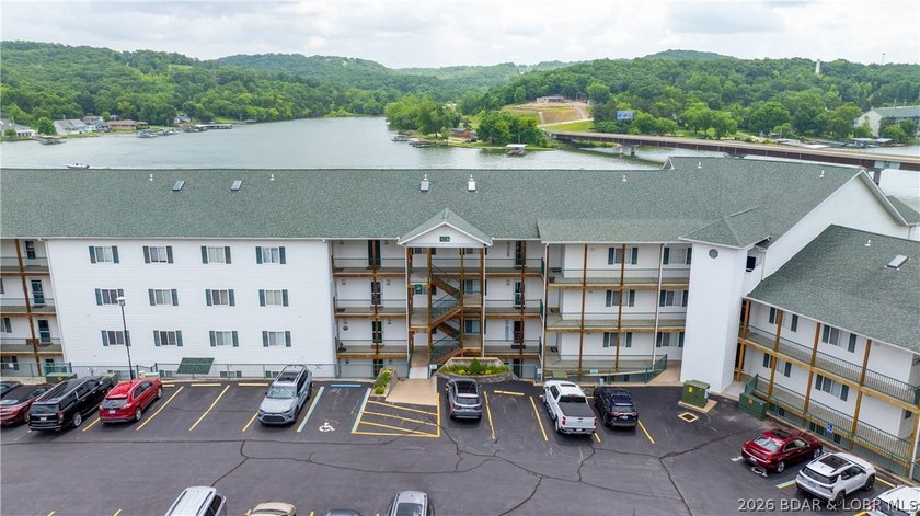 Rare DOUBLE condo offering 3,495 sq ft of lake living! This - photo 6