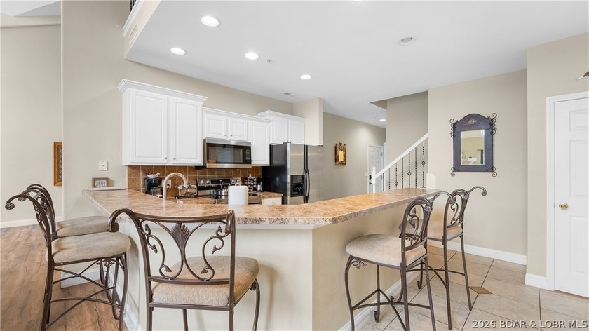 Rare DOUBLE condo offering 3,495 sq ft of lake living! This - photo 10