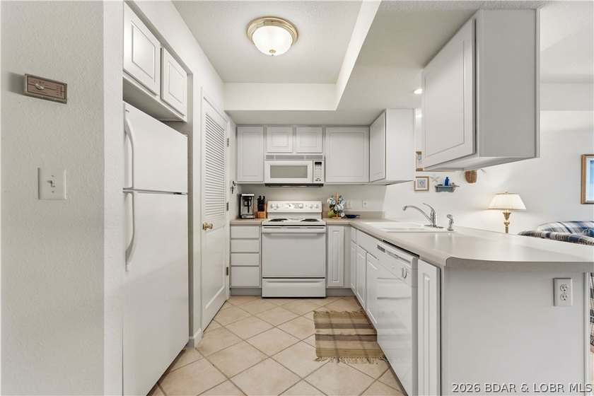 Rare opportunity at Lighthouse Landing! This fully furnished - photo 8