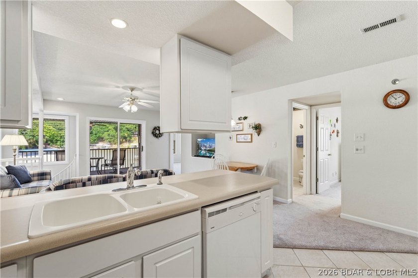 Rare opportunity at Lighthouse Landing! This fully furnished - photo 9