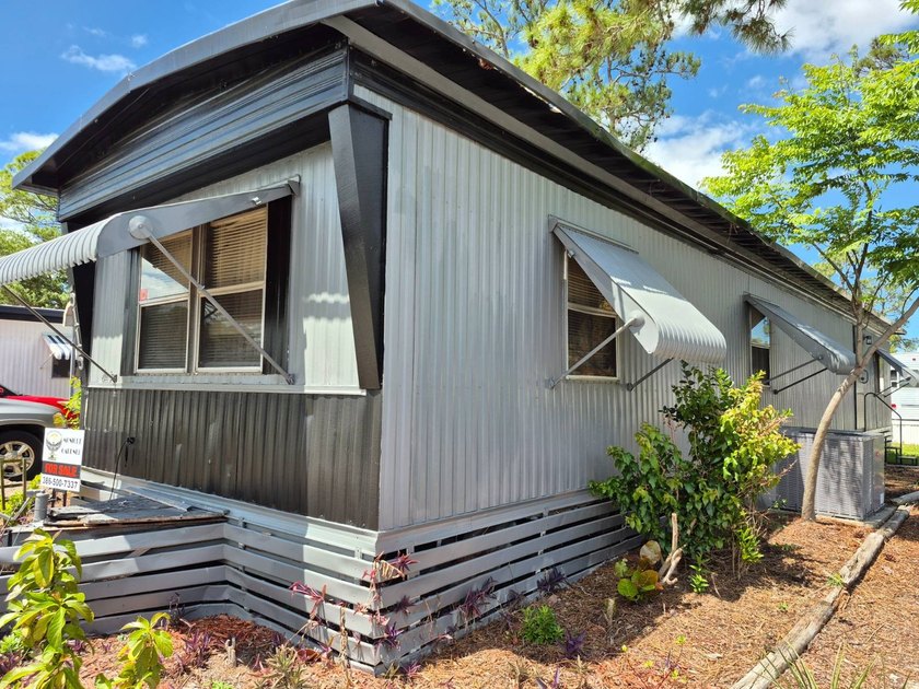MOTIVATED SELLER! 2-Bedrooms and 2- bathrooms Located in a quiet - photo 2