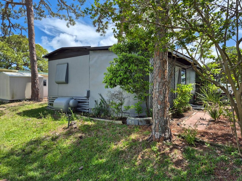 MOTIVATED SELLER! 2-Bedrooms and 2- bathrooms Located in a quiet - photo 4