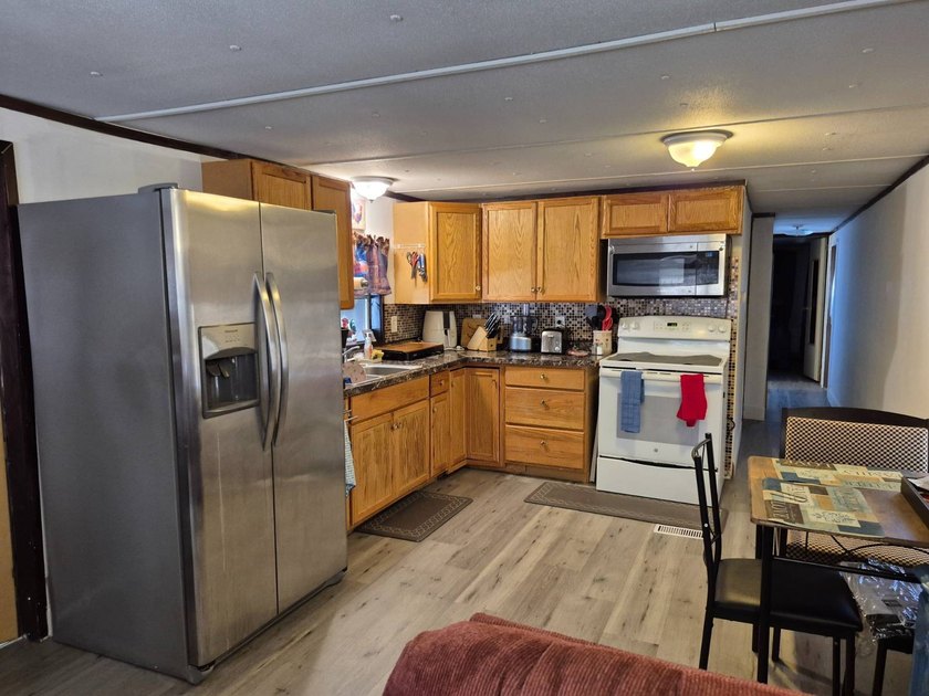 MOTIVATED SELLER! 2-Bedrooms and 2- bathrooms Located in a quiet - photo 9
