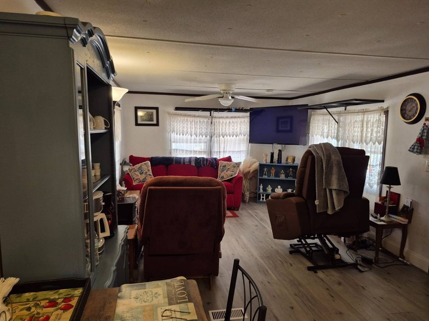 MOTIVATED SELLER! 2-Bedrooms and 2- bathrooms Located in a quiet - photo 10
