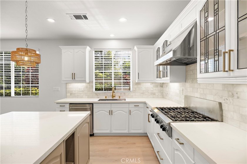 Welcome to this beautifully reimagined turnkey home, ideally - photo 14