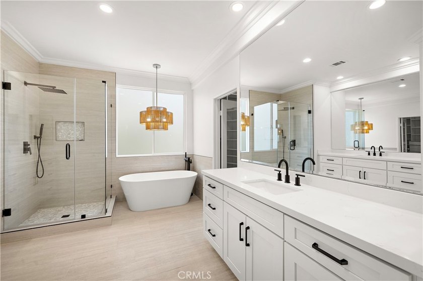 Welcome to this beautifully reimagined turnkey home, ideally - photo 18