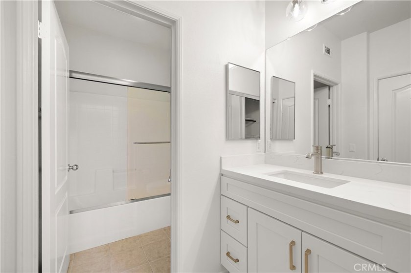 Welcome to this beautifully reimagined turnkey home, ideally - photo 24