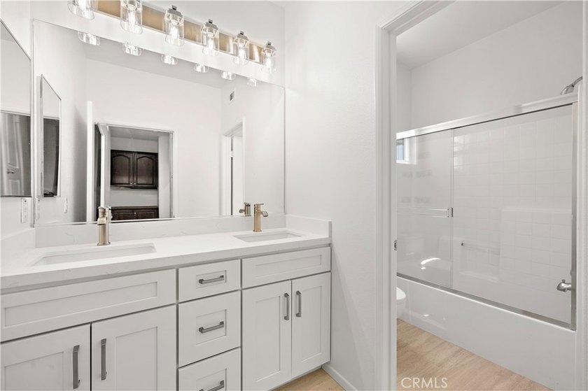 Welcome to this beautifully reimagined turnkey home, ideally - photo 25