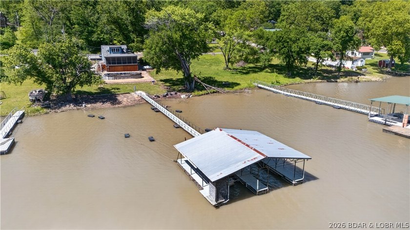 Lakefront, beautifully remodeled property, perfectly positioned - photo 2