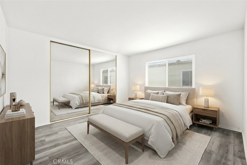Welcome to this beautifully updated top-floor 1-bedroom, 1-bath - photo 4