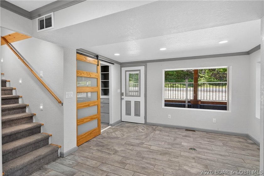 Lakefront, beautifully remodeled property, perfectly positioned - photo 8