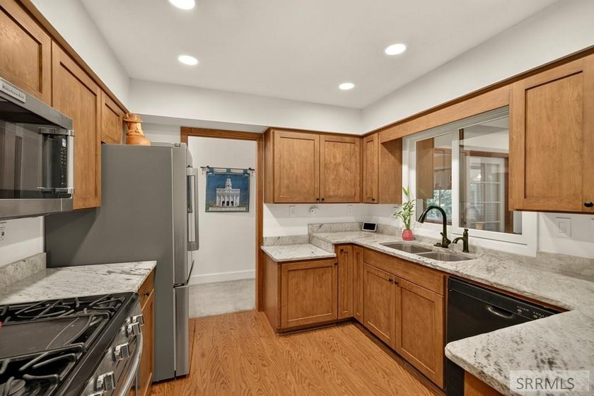 Welcome to 2195 Midway Ave in Ammon, Idaho! This spacious - photo 8