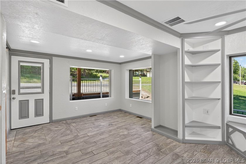 Lakefront, beautifully remodeled property, perfectly positioned - photo 9