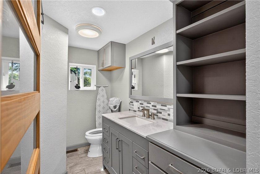 Lakefront, beautifully remodeled property, perfectly positioned - photo 10