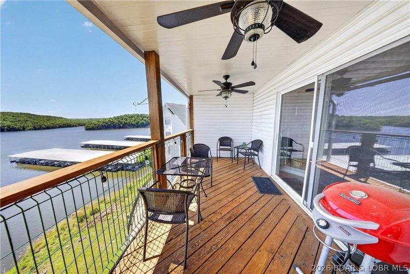 Experience lake living surrounded by nature &amp; green spaces in - photo 2