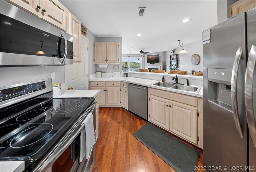 Experience lake living surrounded by nature &amp; green spaces in - photo 3
