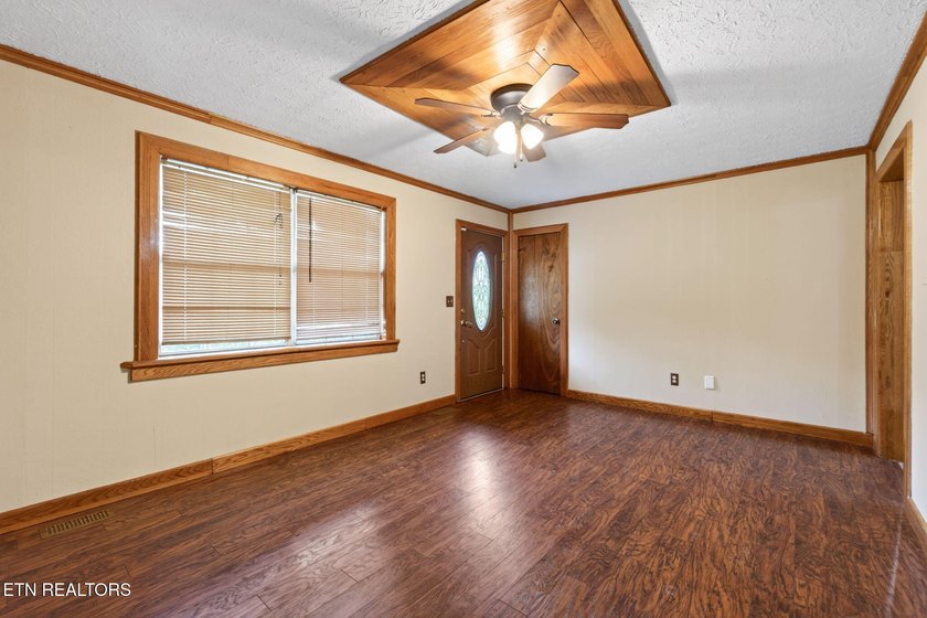 Welcome to this charming 3-bedroom, 1-bath home with a versatile - photo 11