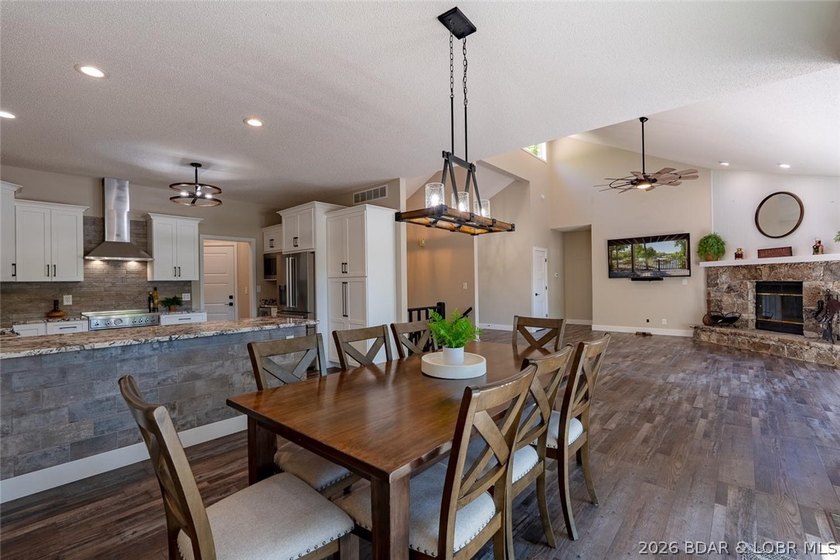 Newly updated lakefront home in Four Seasons with Brand New Roof - photo 12