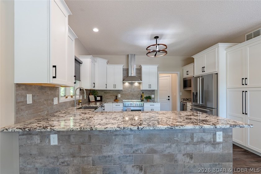 Newly updated lakefront home in Four Seasons with Brand New Roof - photo 15