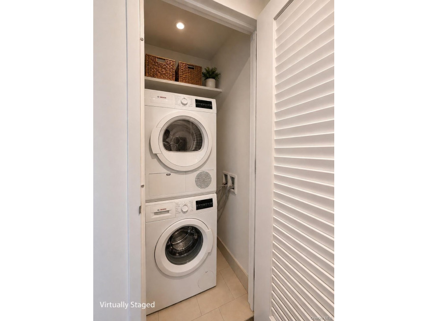 Welcome to this spacious south-facing 1-bedroom, 1-bathroom - photo 16