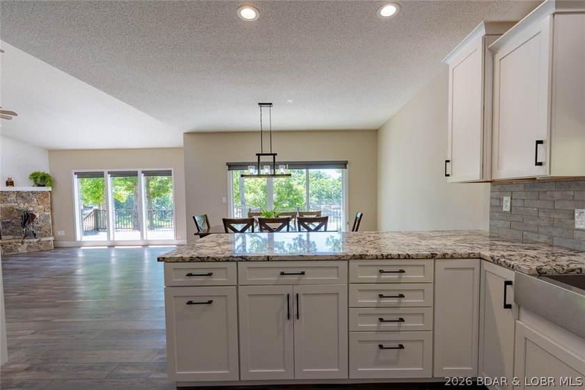 Newly updated lakefront home in Four Seasons with Brand New Roof - photo 17
