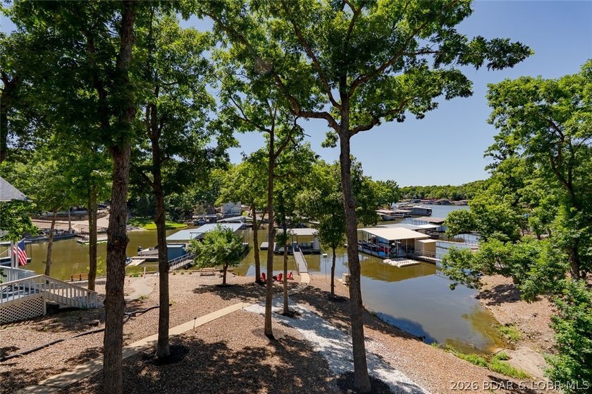 Newly updated lakefront home in Four Seasons with Brand New Roof - photo 21
