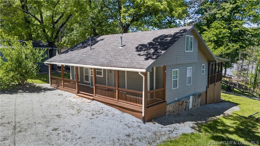 Take a look at this beautiful 4-bedroom, 2-bath home at the Lake - photo 5