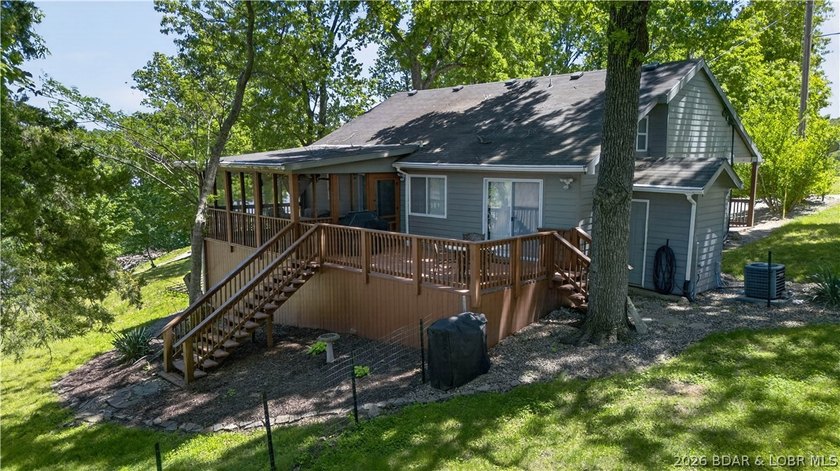 Take a look at this beautiful 4-bedroom, 2-bath home at the Lake - photo 8