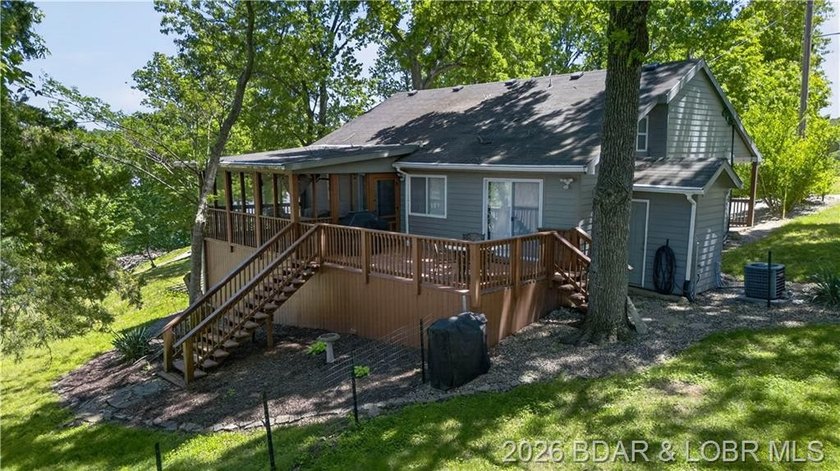 Take a look at this beautiful 4-bedroom, 2-bath home at the Lake - photo 8