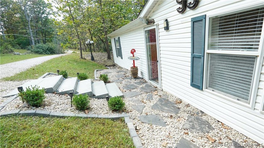 Welcome to your lakefront retreat! This super cute, updated 4 - photo 8