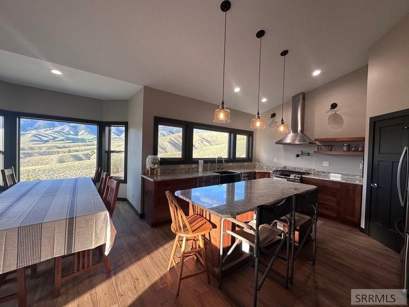 Experience panoramic mountain and valley views from every window - photo 5