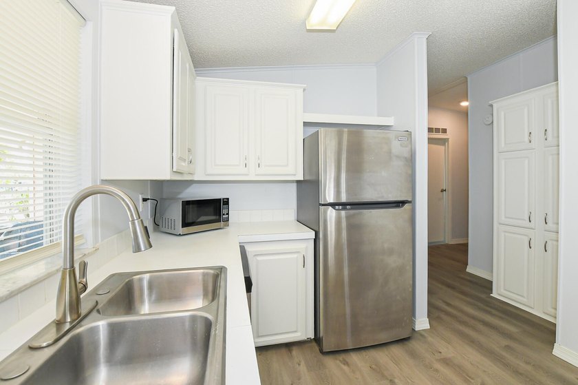 LAND OWNED! HOA Only $338/Mo includes Sewer/Trash/Cable/Internet - photo 14