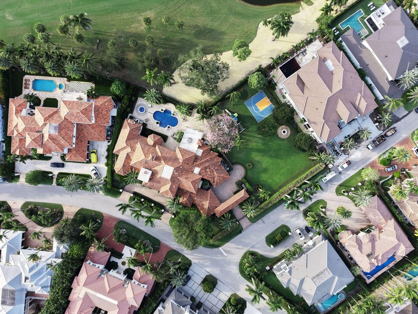 An extraordinary opportunity to own nearly an acre of prime golf - photo 16