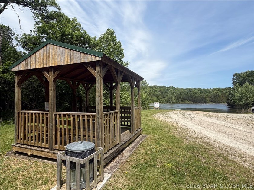 2.84 acres of gentle/flat, very buildable, lakefront land on the - photo 3